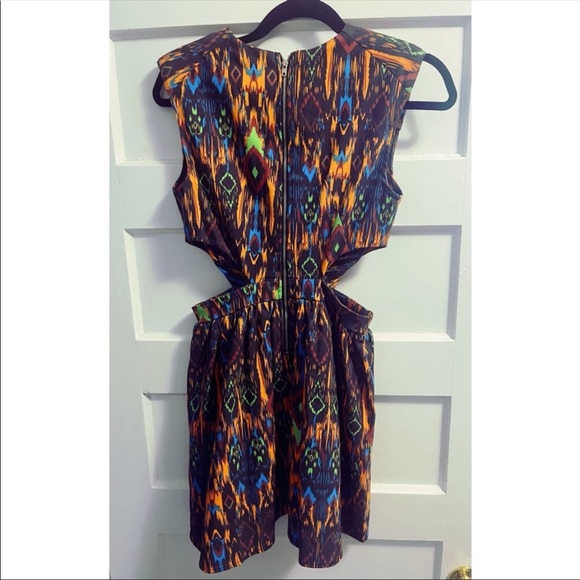 🧡NWOT Cut- Out Printed Dress (s) 🖤 - Picture 2 of 4